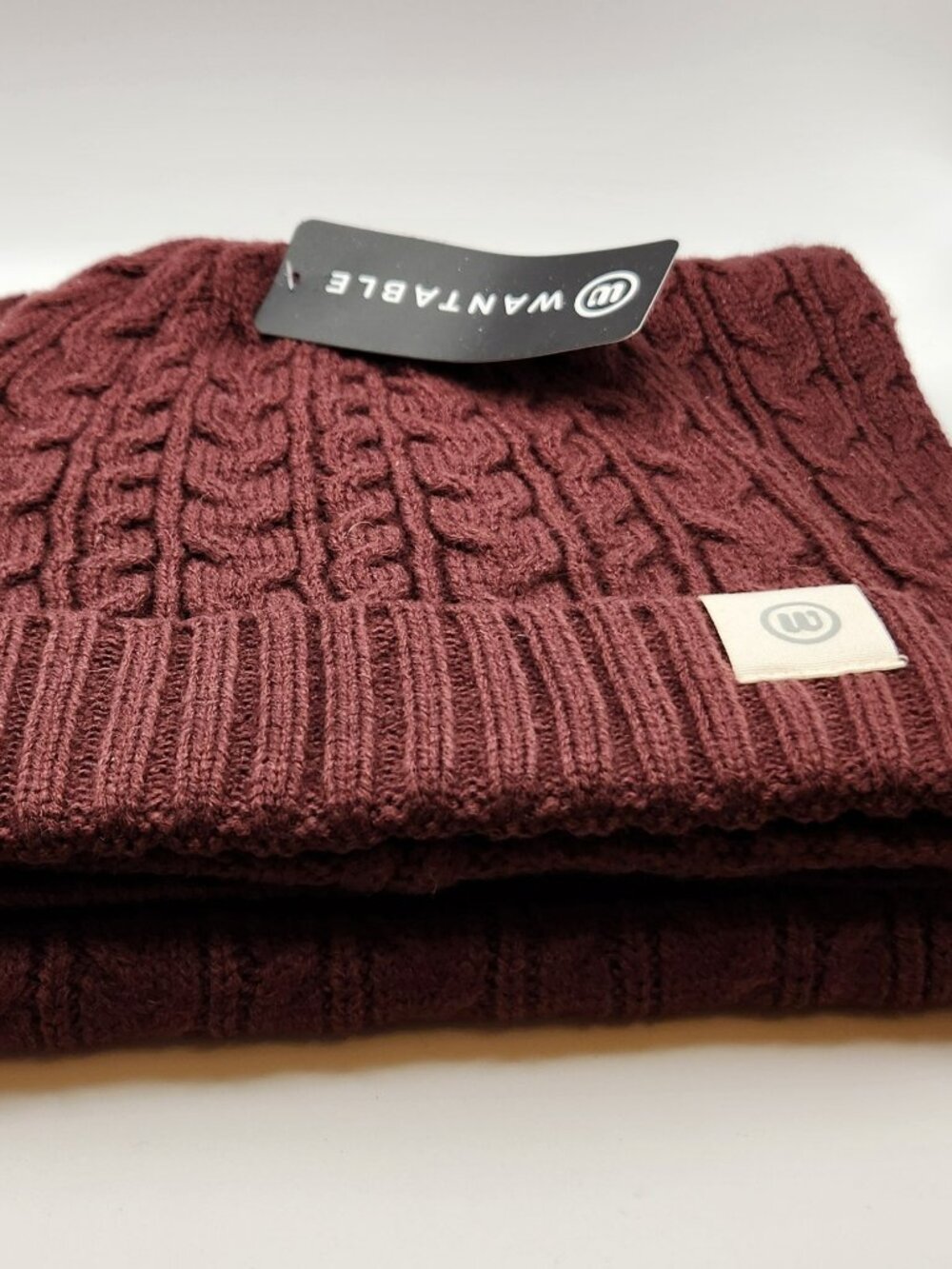 Wantable hat & scarf set burgundy unisex NWT $35